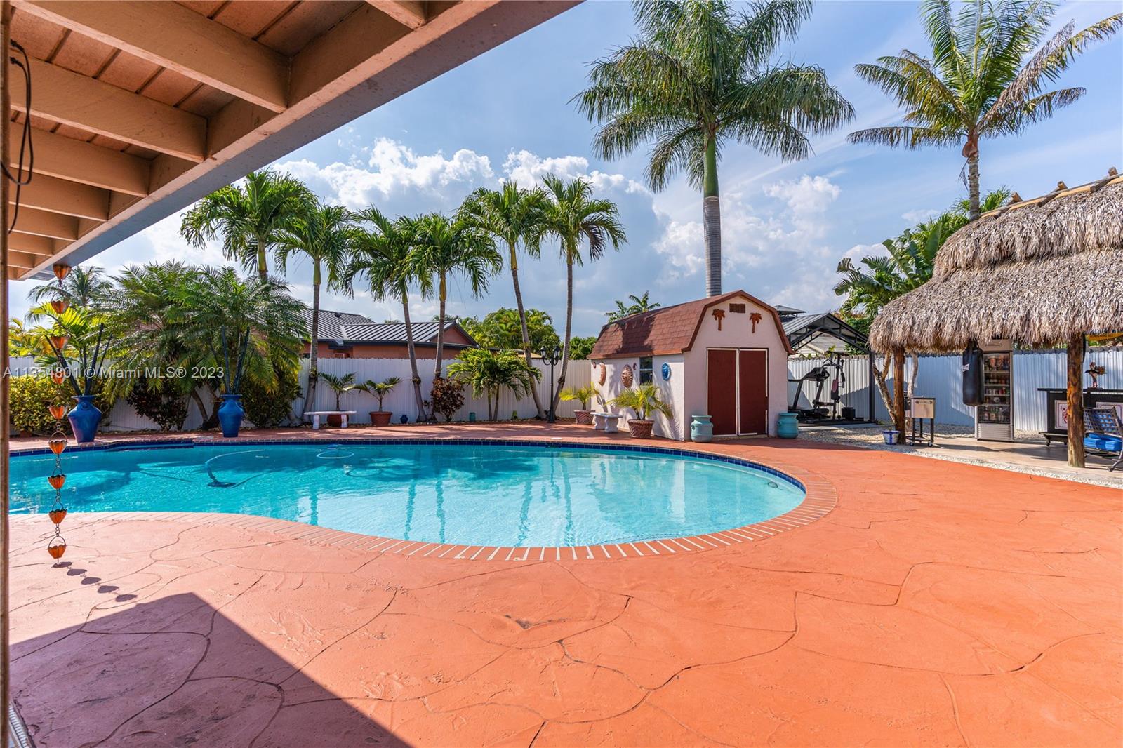 LEOMAR HOMES - Residential