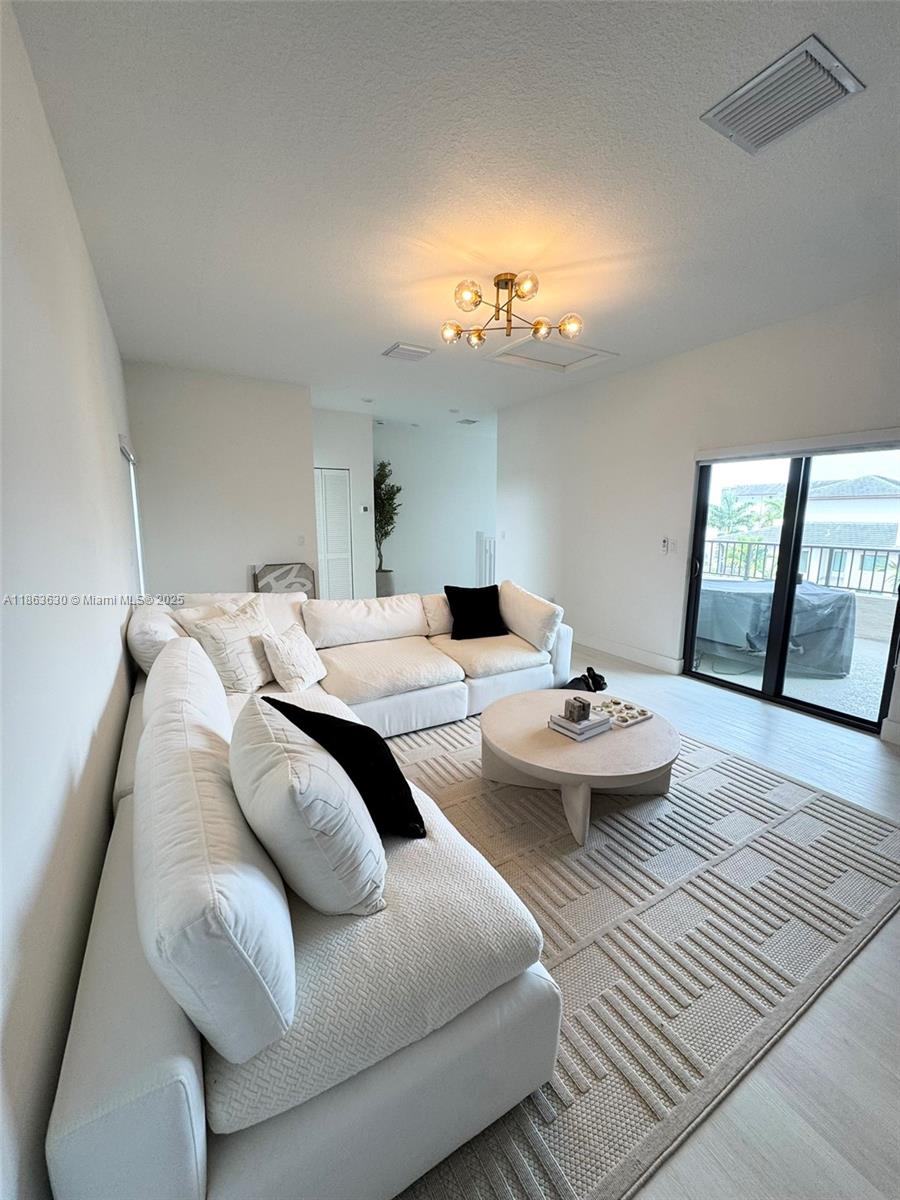 DOWNTOWN DORAL SOUTH PHAS - Residential