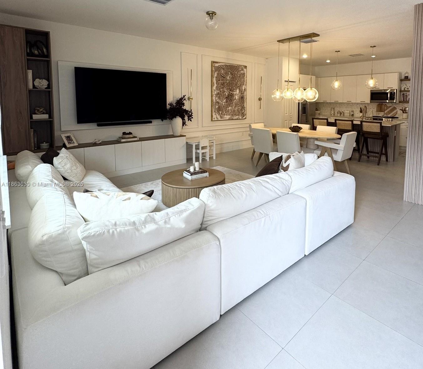 DOWNTOWN DORAL SOUTH PHAS - Residential
