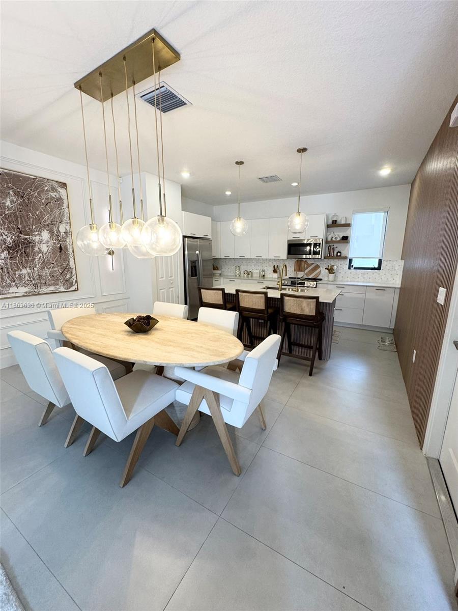 DOWNTOWN DORAL SOUTH PHAS - Residential