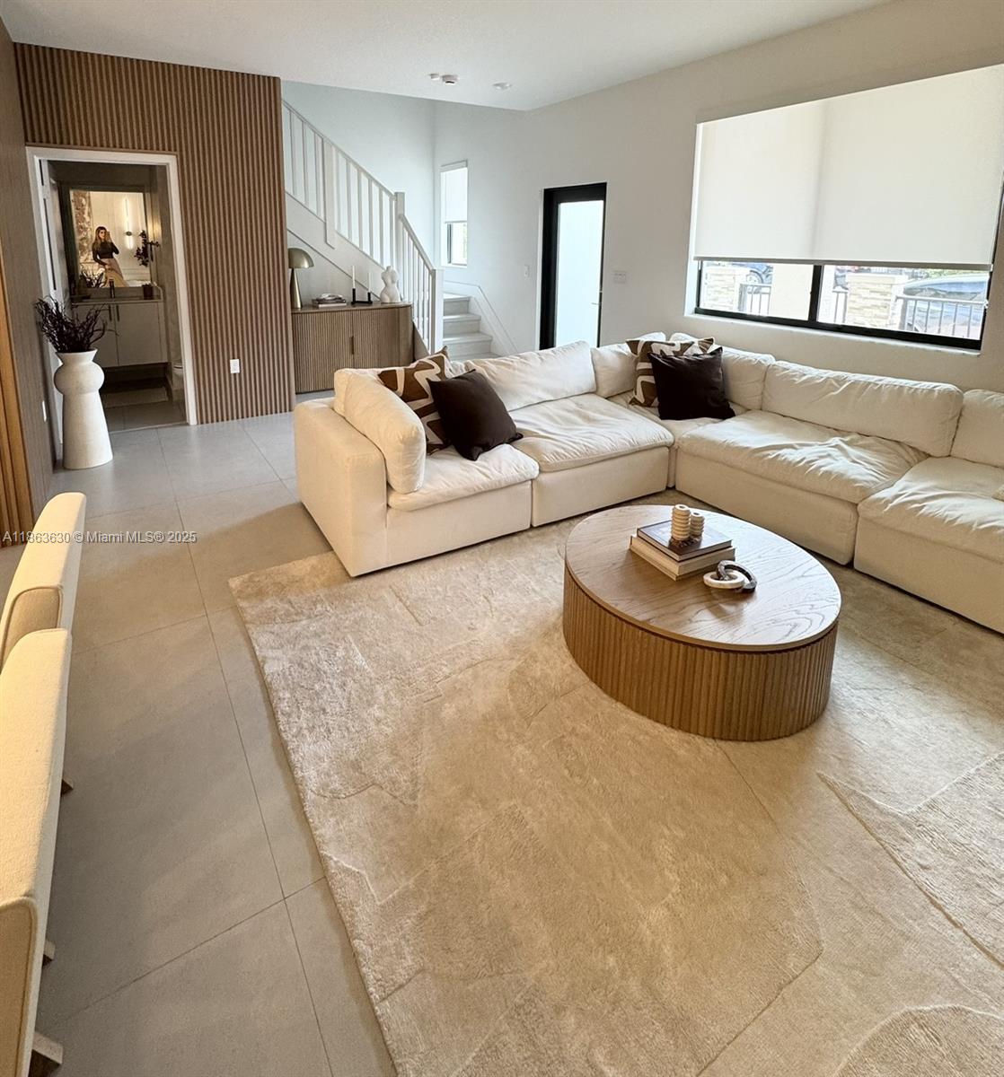 DOWNTOWN DORAL SOUTH PHAS - Residential