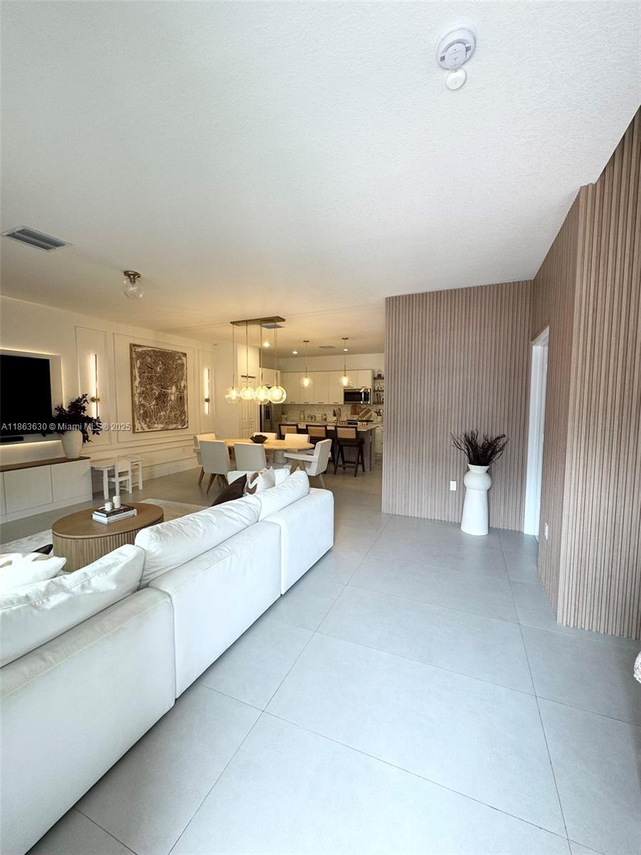 DOWNTOWN DORAL SOUTH PHAS - Residential