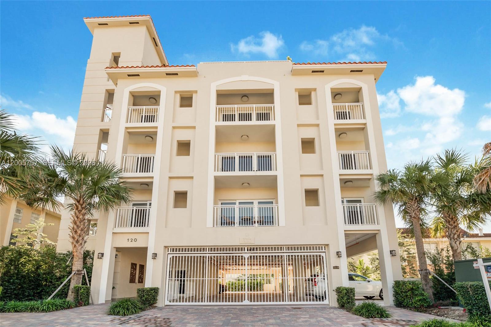 VILLAS AT SALAMANCA CONDO - Residential