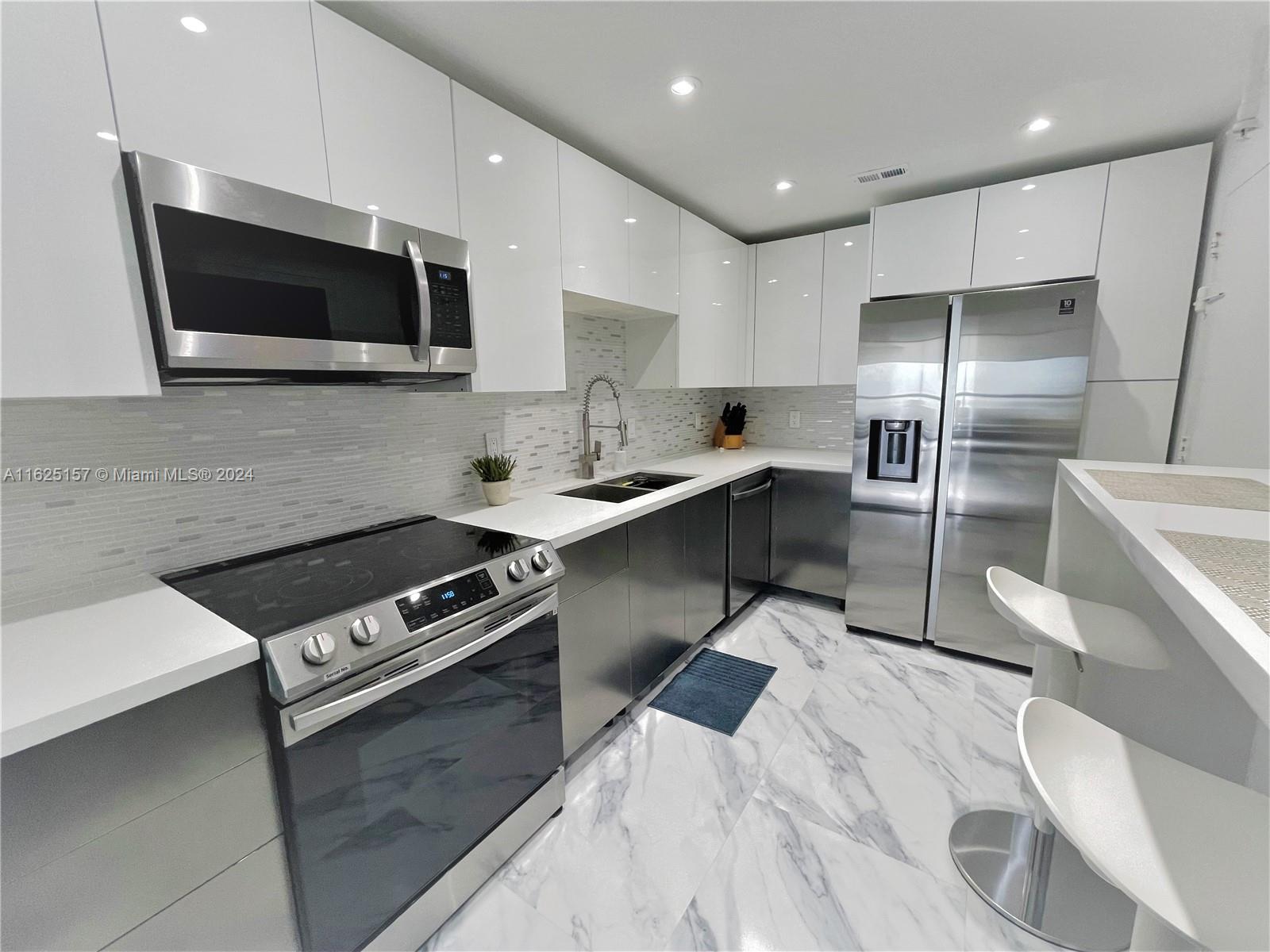 TIDES ON HOLLYWOOD BEACH - Residential