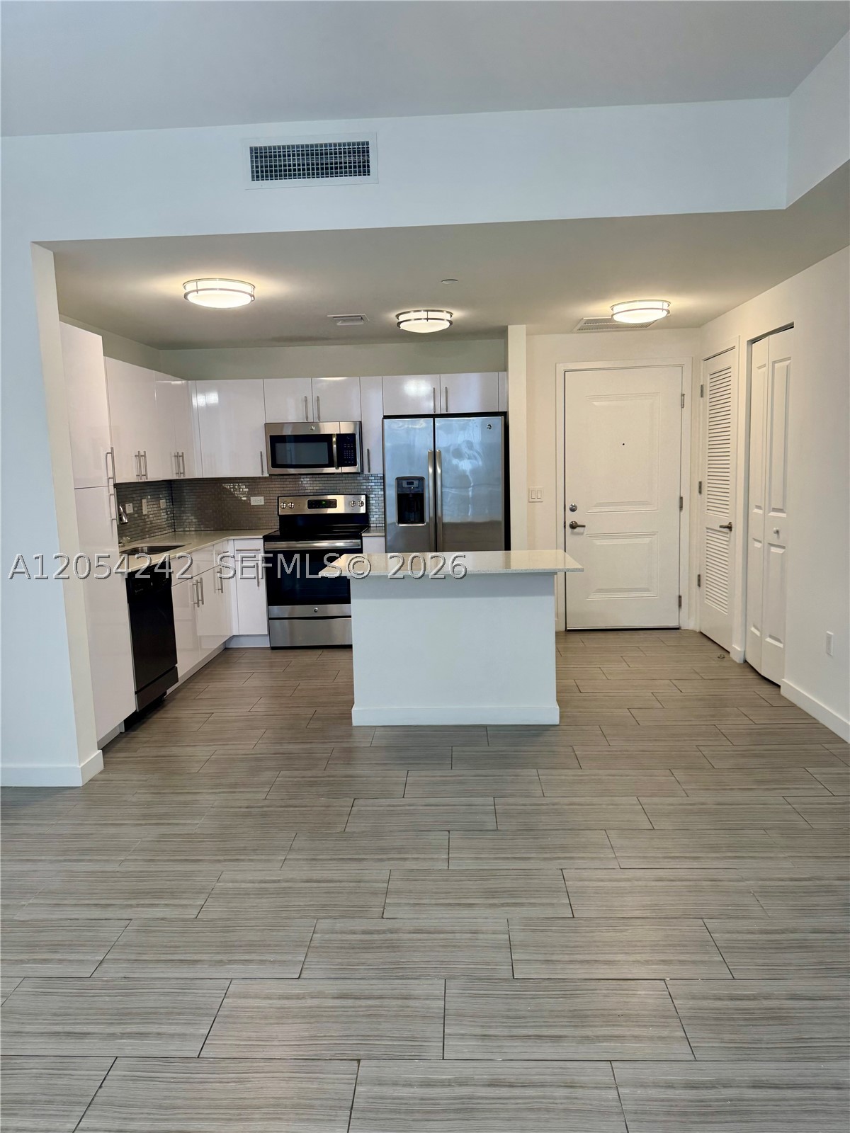 CIRC RESIDENCES - Residential Lease