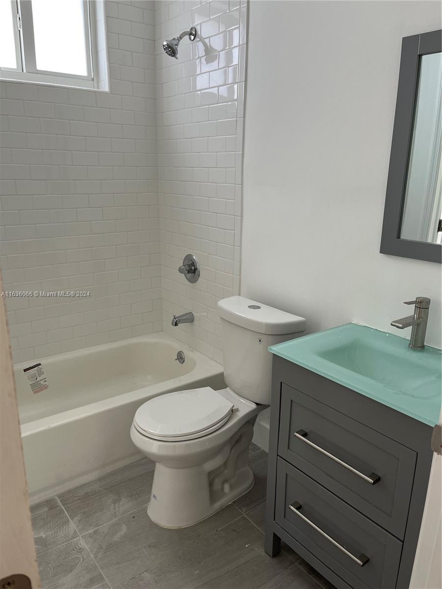 BRICKELL RIVERVIEW - Residential Lease