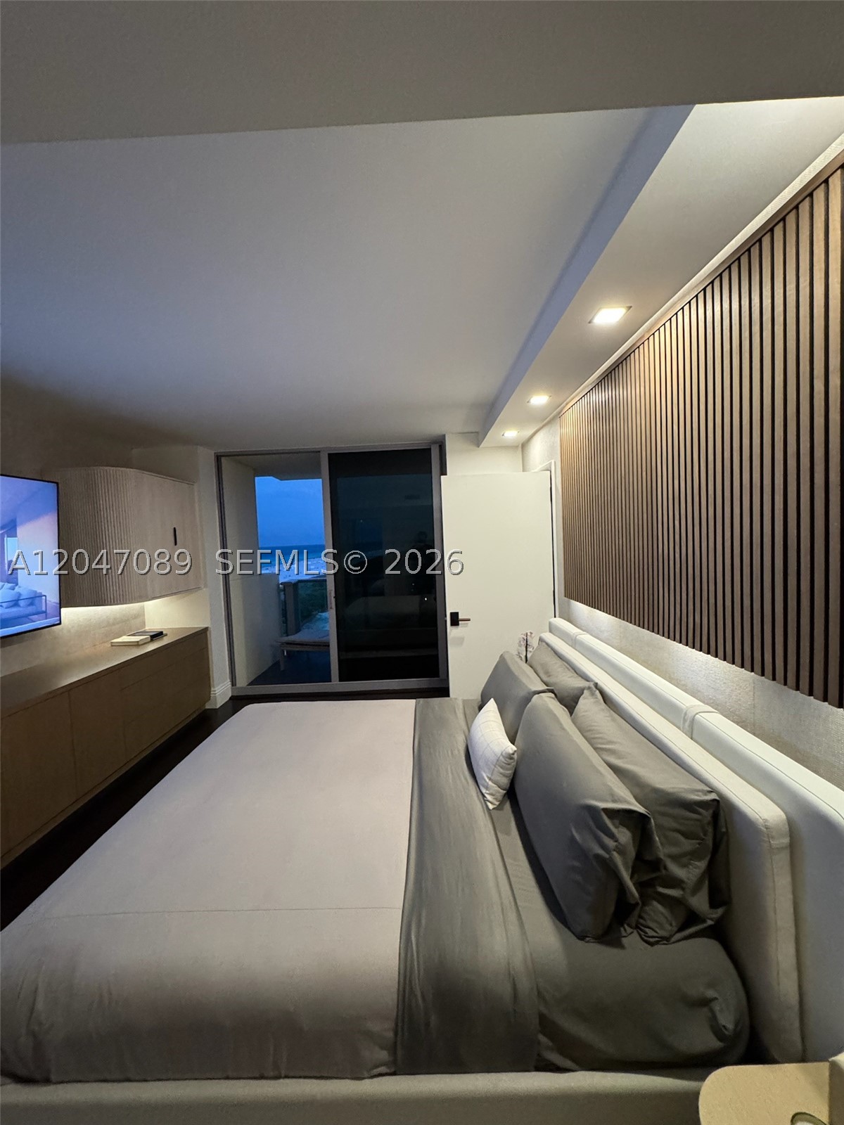 IL VILLAGGIO ON SOUTH BEA - Residential