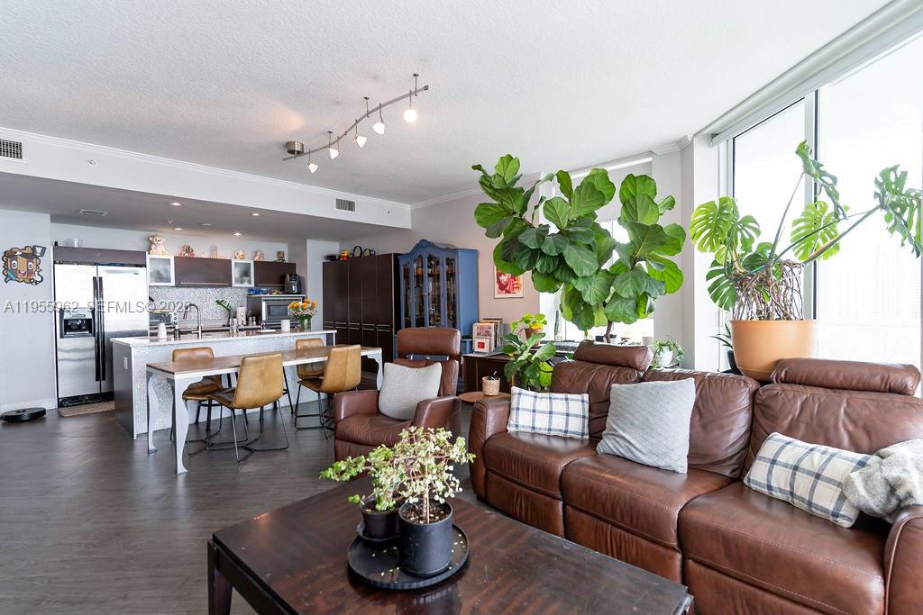 QUANTUM ON THE BAY CONDO - Residential