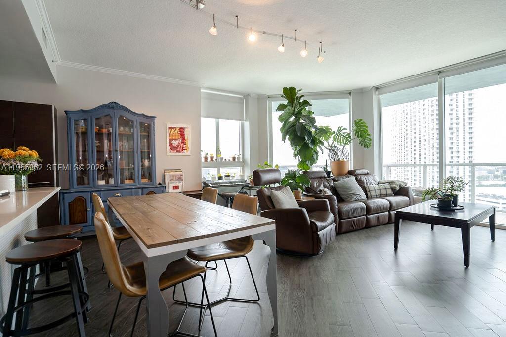 QUANTUM ON THE BAY CONDO - Residential