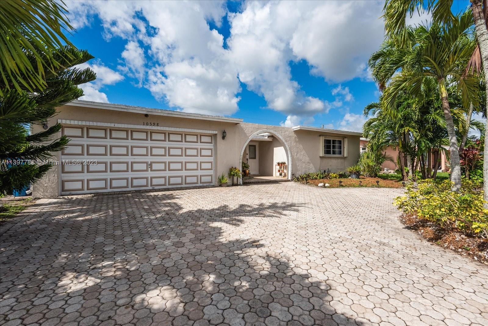 SUNRISE GOLF VILLAGE SEC - Residential