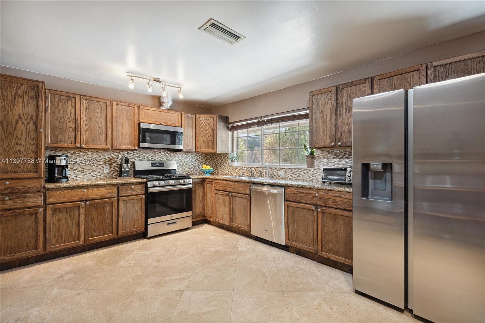 SUNRISE GOLF VILLAGE SEC - Residential