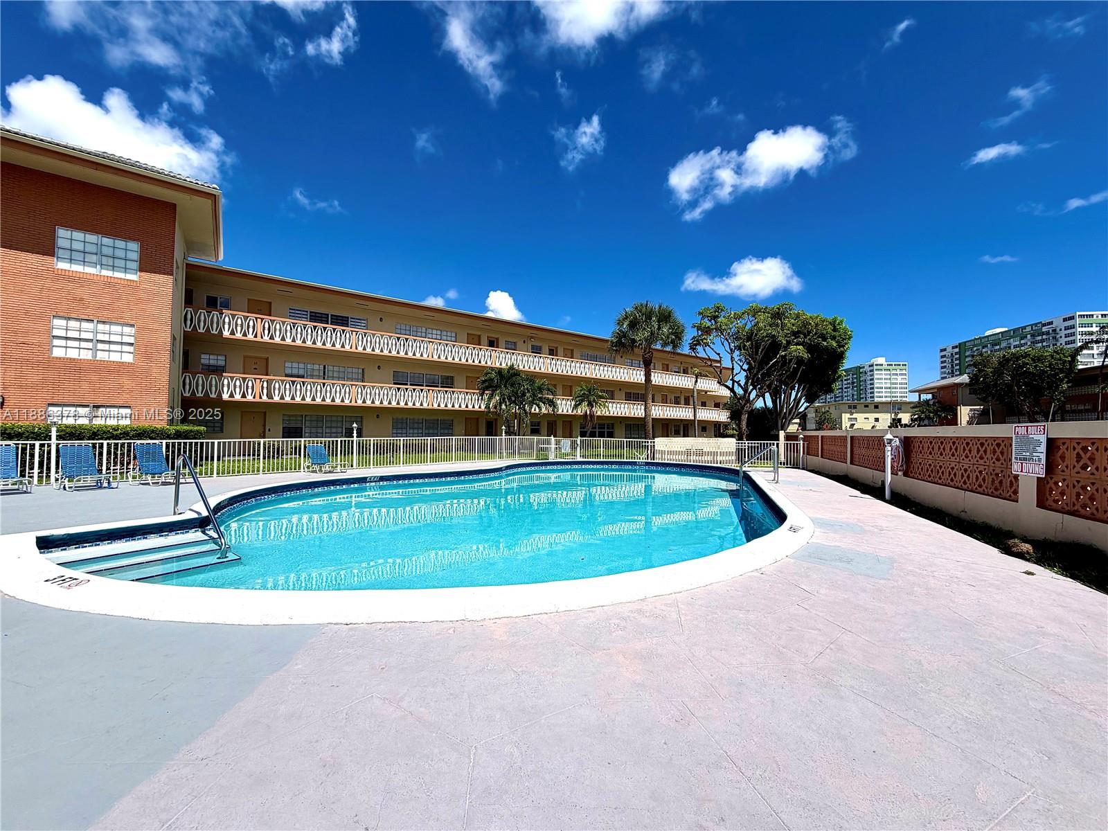 SUTTON HOUSE CONDO - Residential
