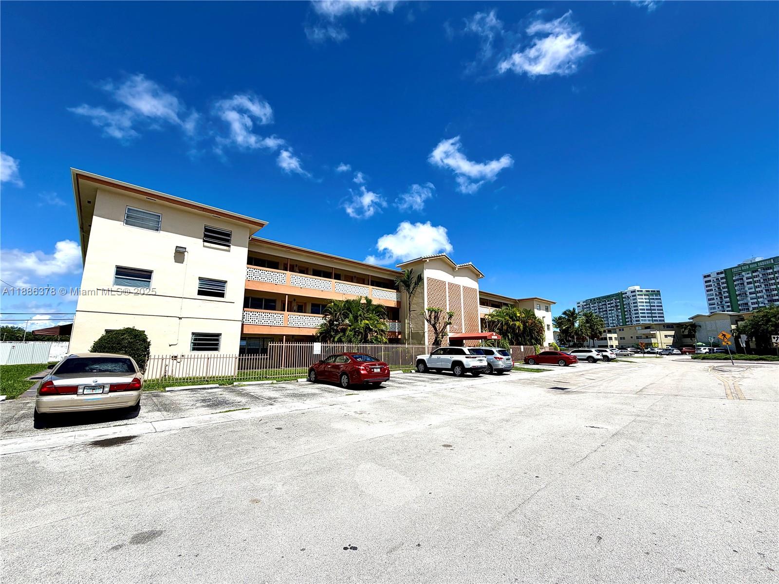 SUTTON HOUSE CONDO - Residential
