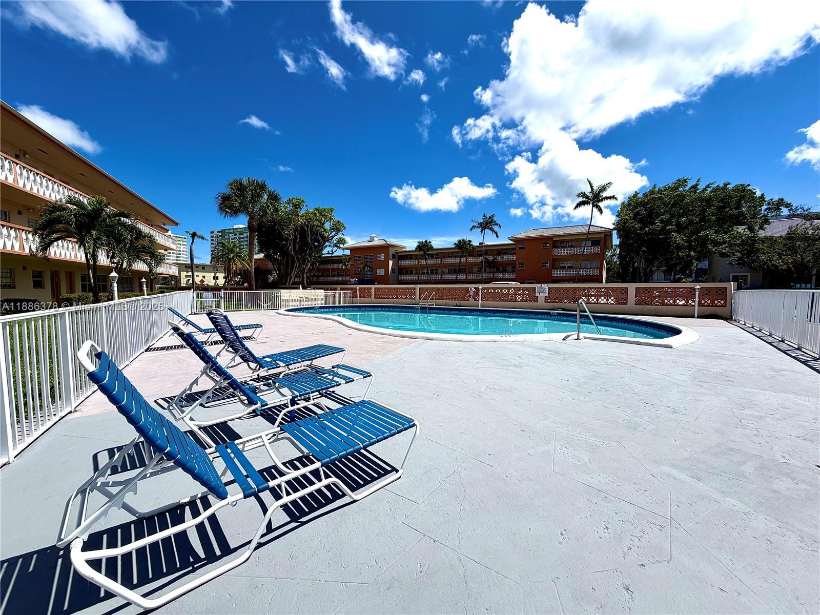SUTTON HOUSE CONDO - Residential