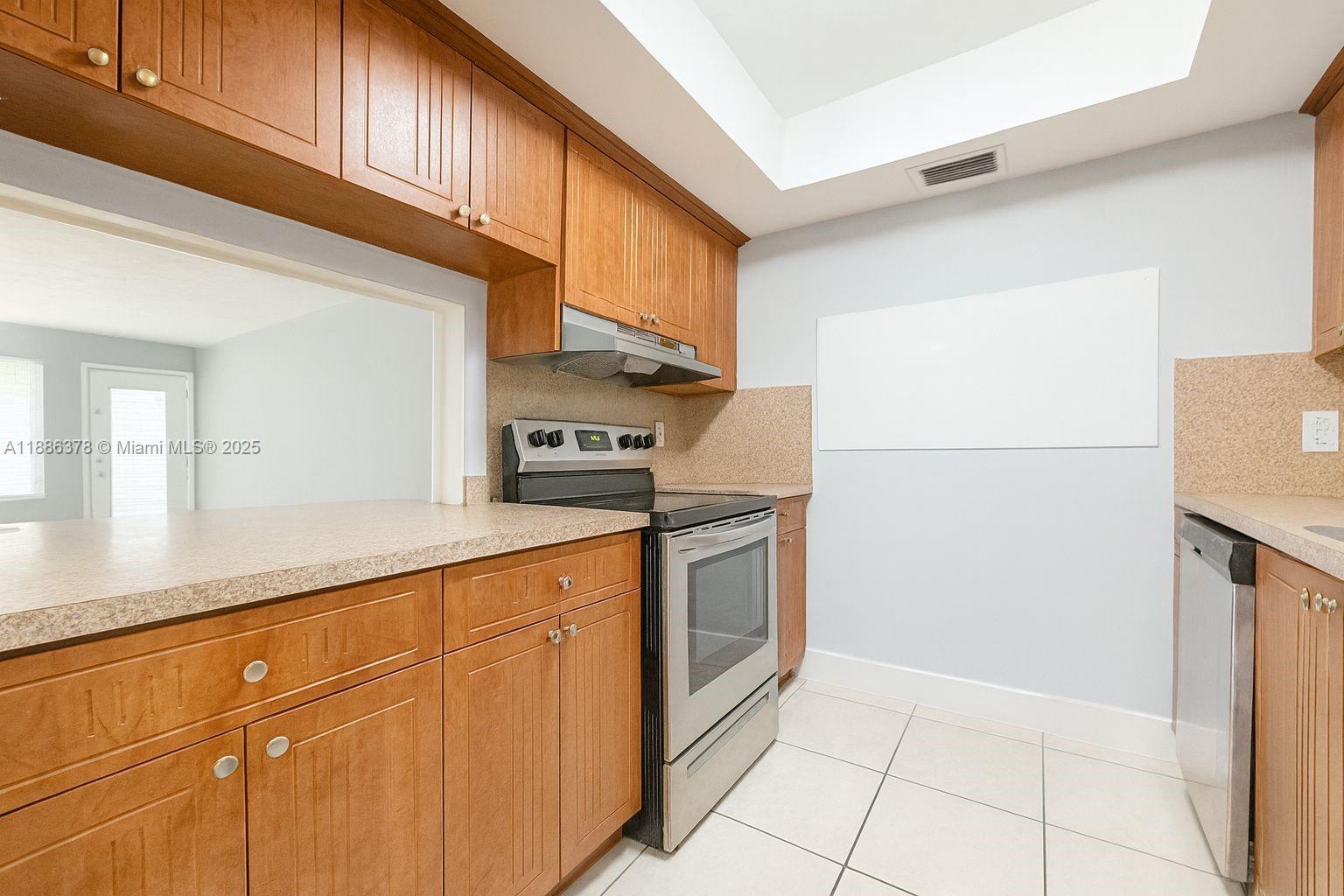 SUTTON HOUSE CONDO - Residential