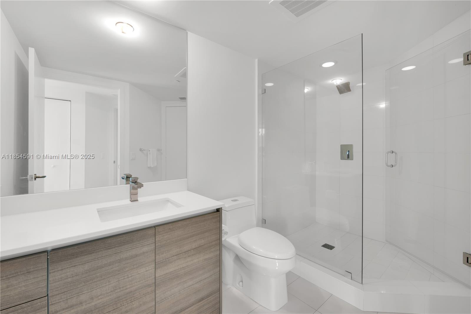 1100 MILLECENTO RESIDENCE - Residential Lease