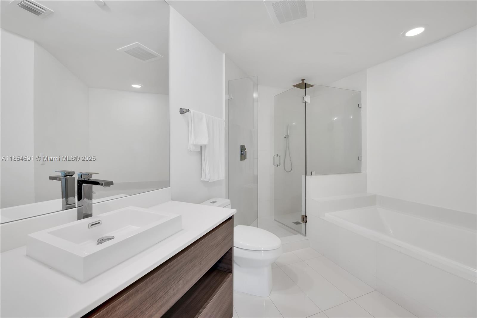 1100 MILLECENTO RESIDENCE - Residential Lease
