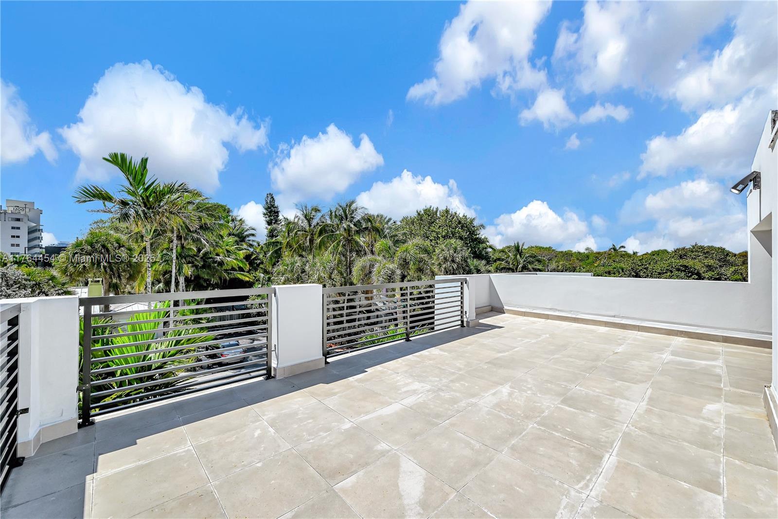 LAS OLAS BY THE SEA EXT - Residential