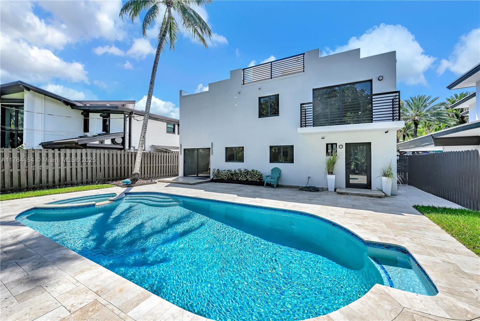 LAS OLAS BY THE SEA EXT - Residential