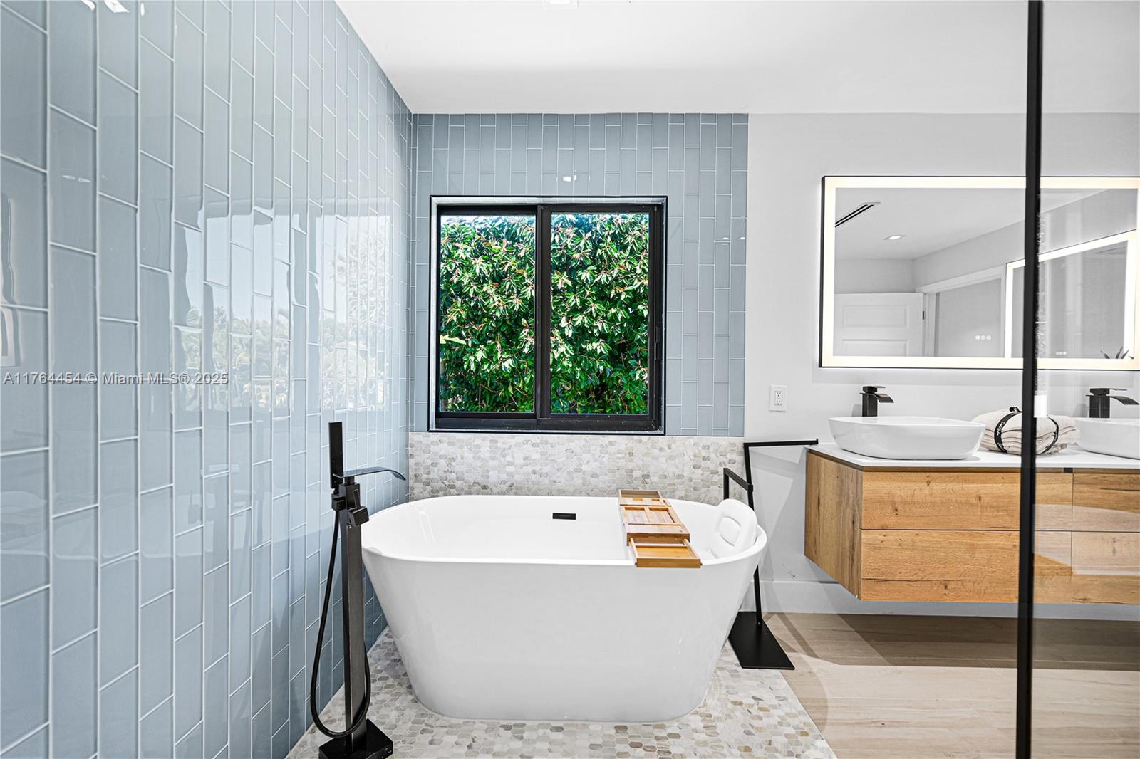 LAS OLAS BY THE SEA EXT - Residential
