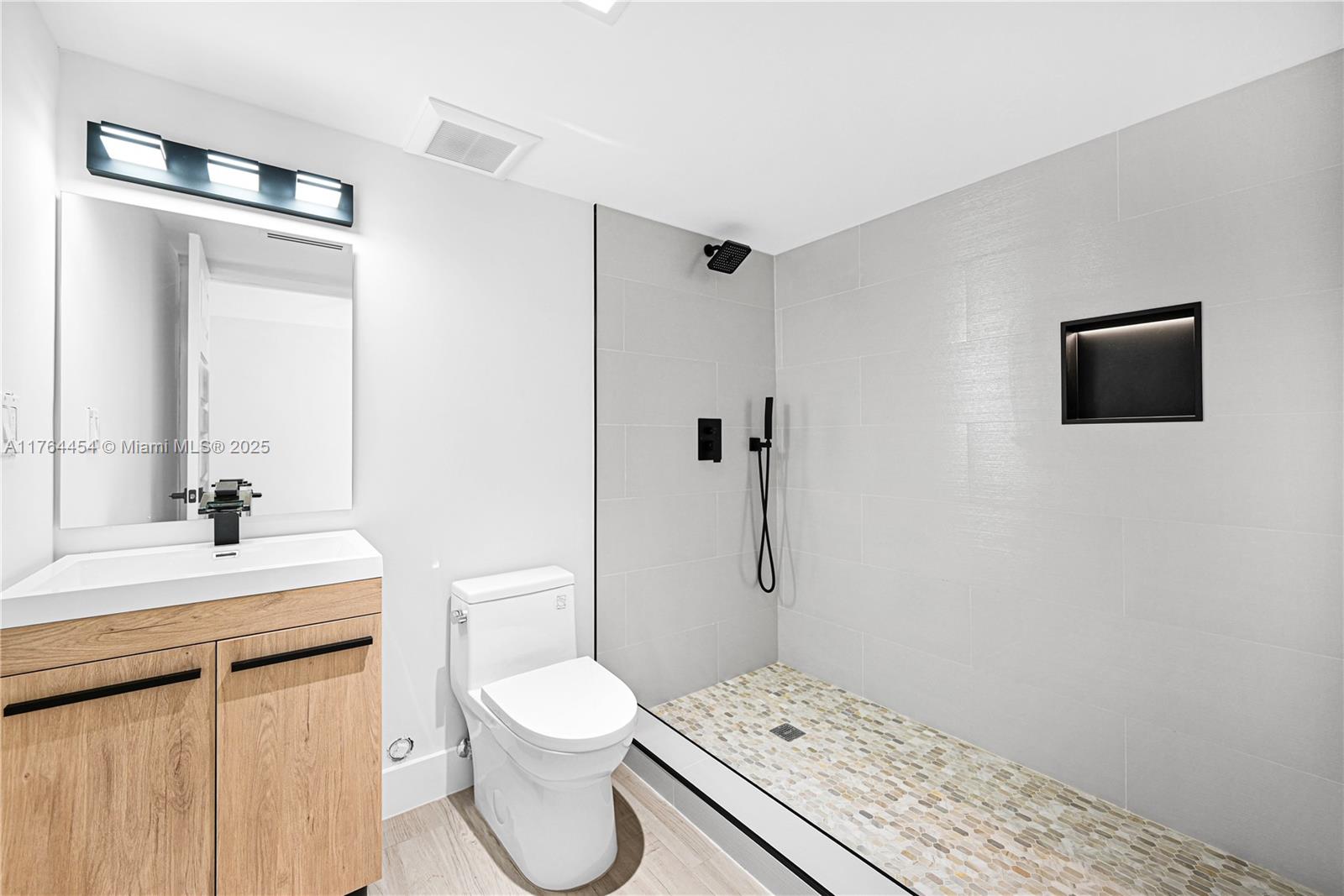 LAS OLAS BY THE SEA EXT - Residential