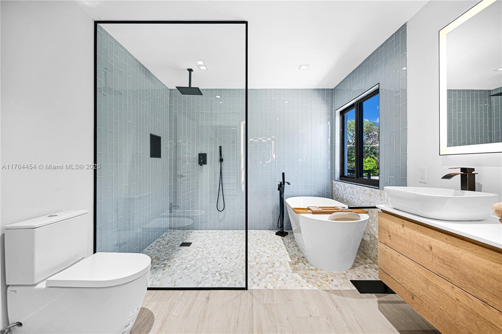 LAS OLAS BY THE SEA EXT - Residential