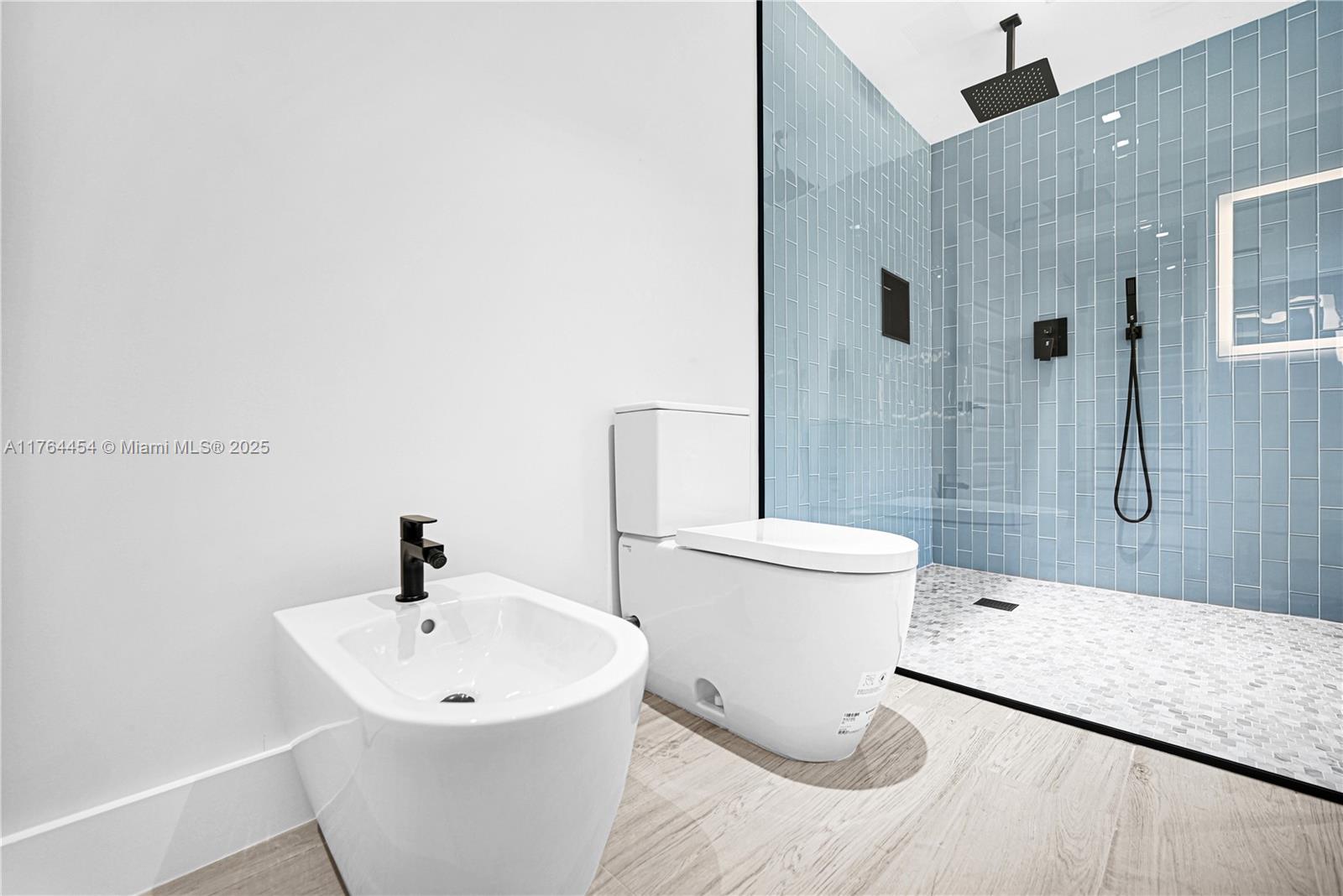 LAS OLAS BY THE SEA EXT - Residential