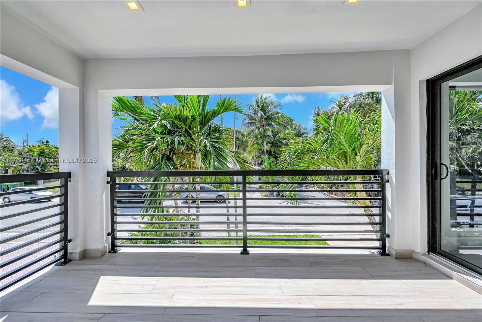 LAS OLAS BY THE SEA EXT - Residential
