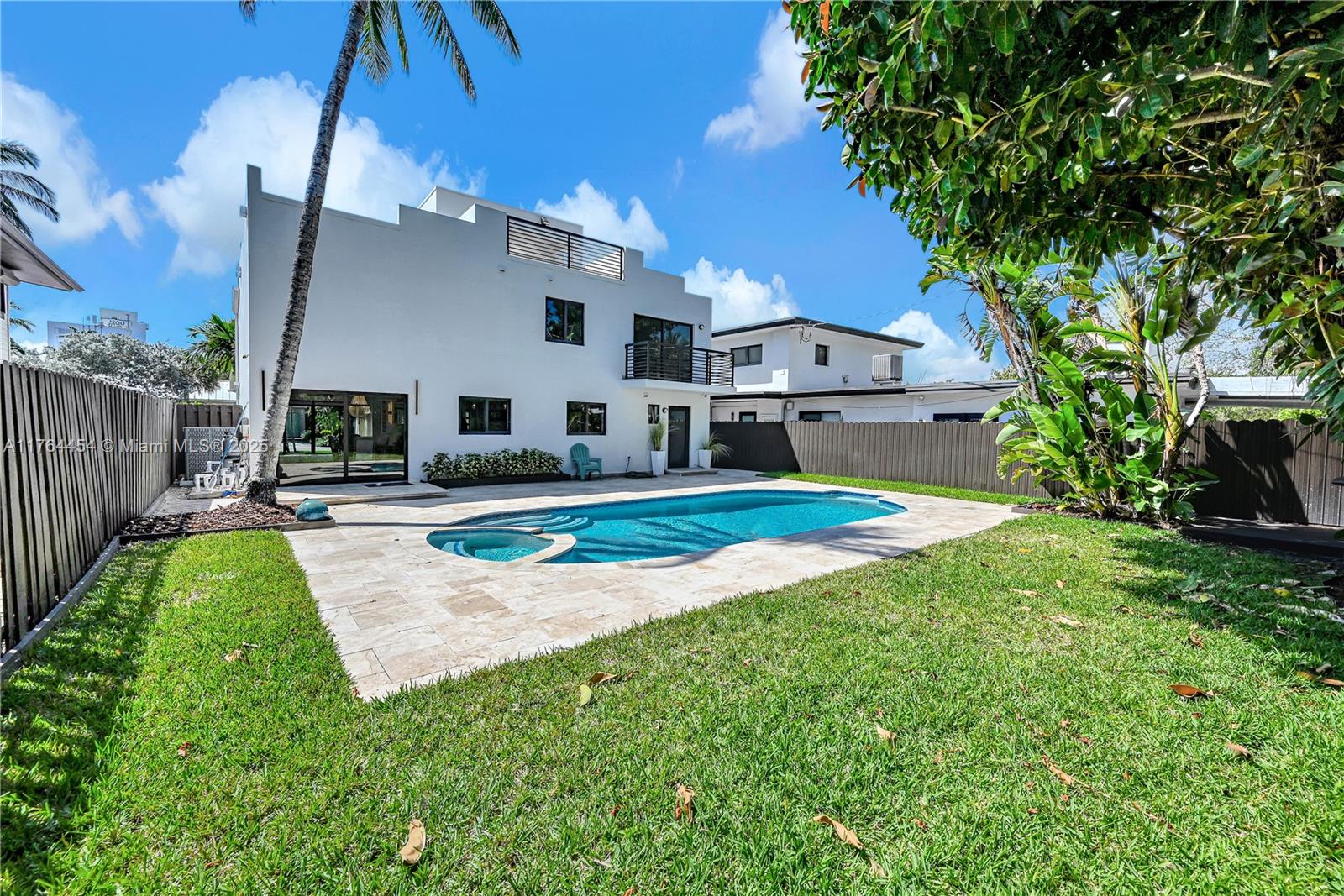 LAS OLAS BY THE SEA EXT - Residential