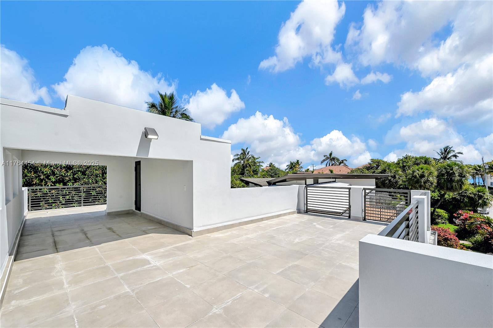 LAS OLAS BY THE SEA EXT - Residential