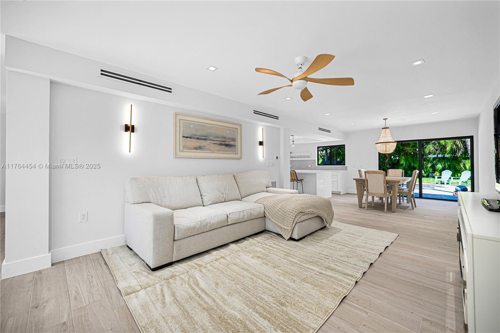 LAS OLAS BY THE SEA EXT - Residential