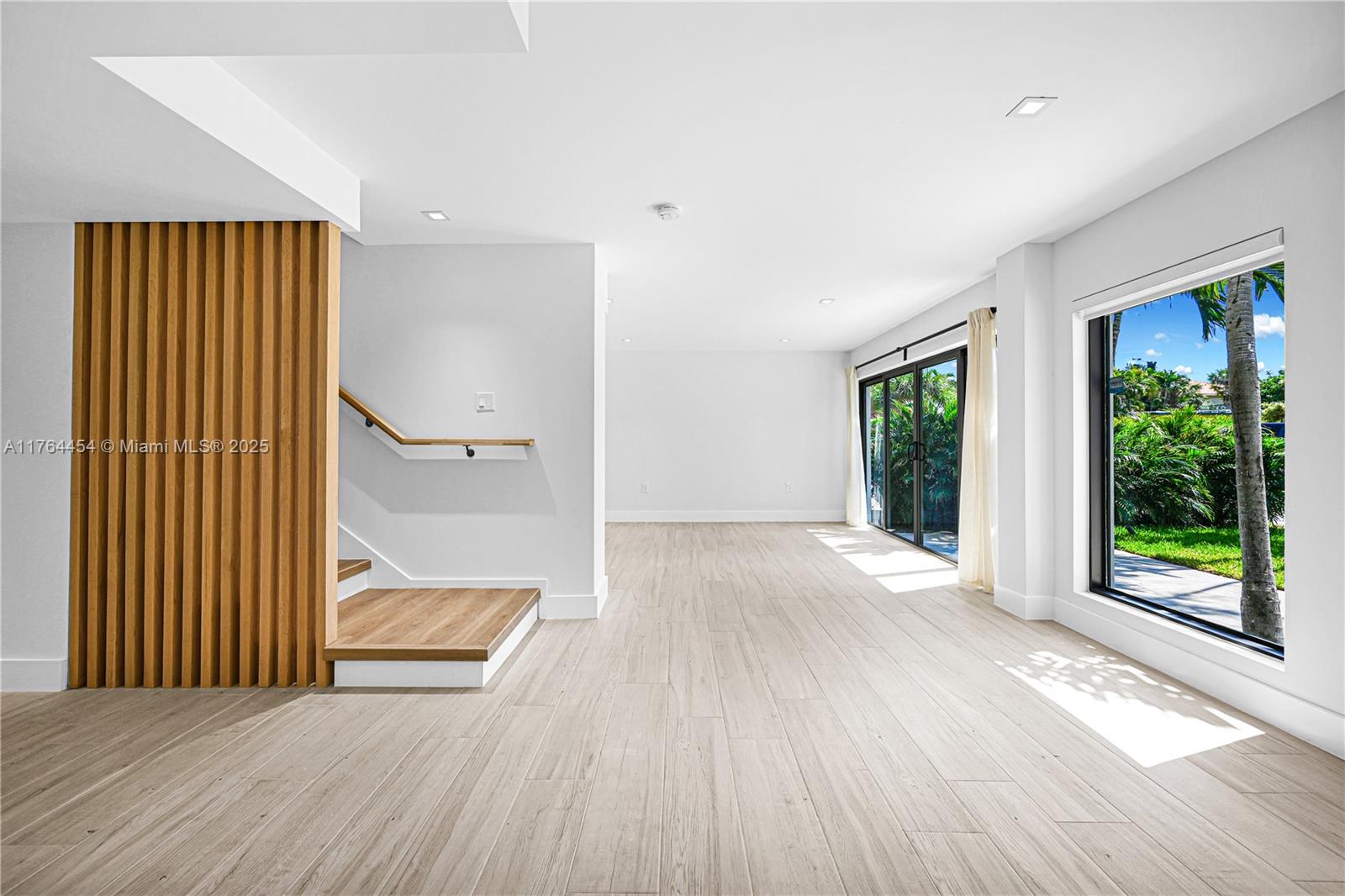 LAS OLAS BY THE SEA EXT - Residential