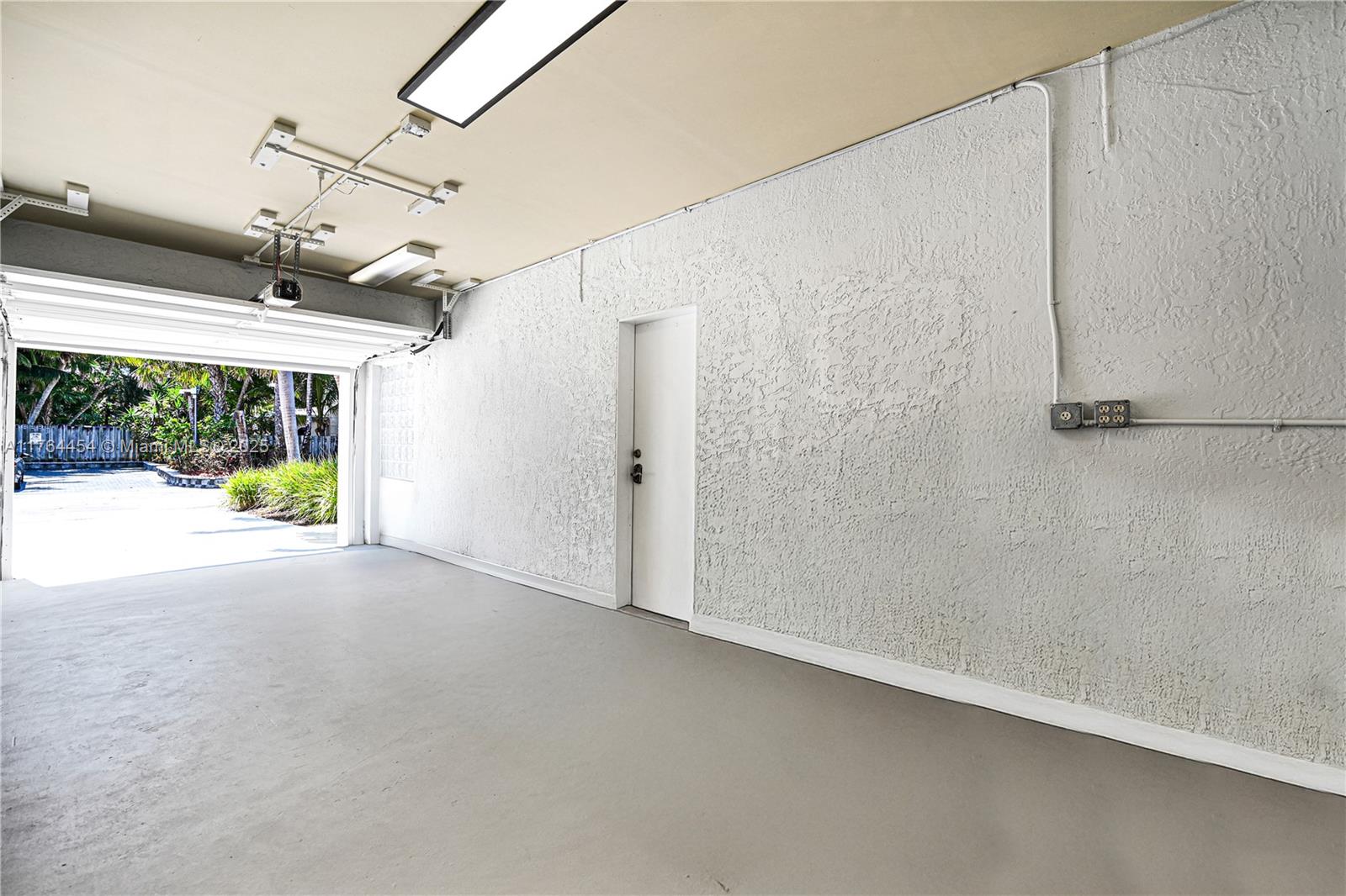 LAS OLAS BY THE SEA EXT - Residential