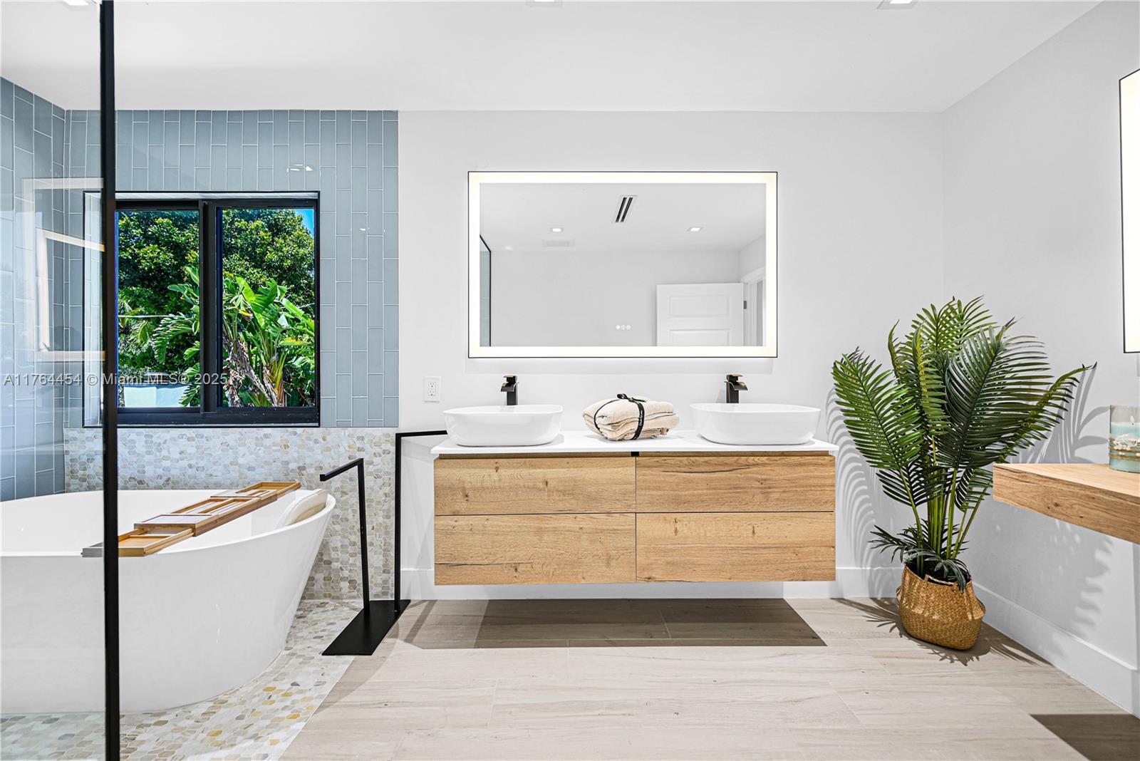 LAS OLAS BY THE SEA EXT - Residential