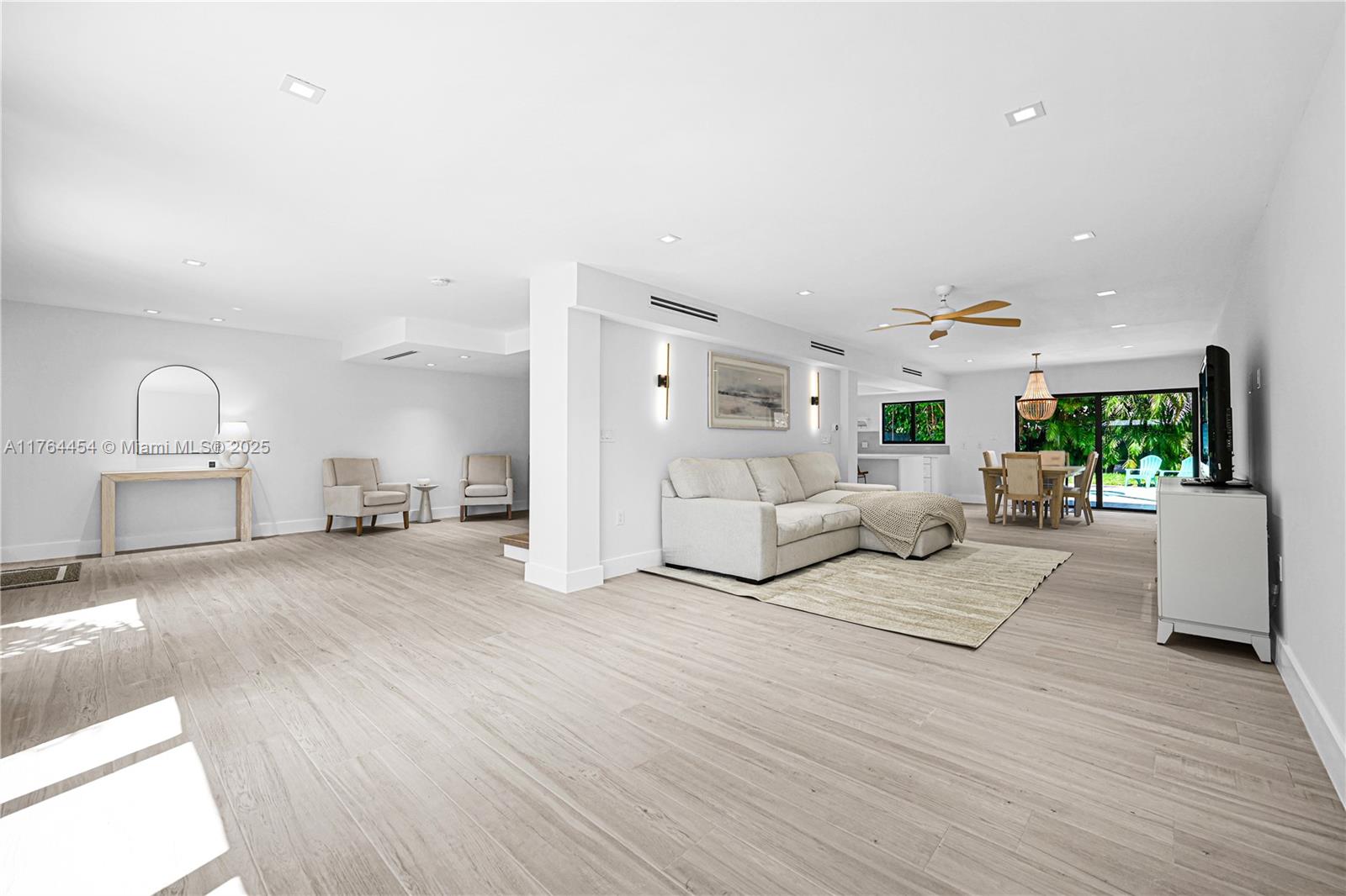 LAS OLAS BY THE SEA EXT - Residential