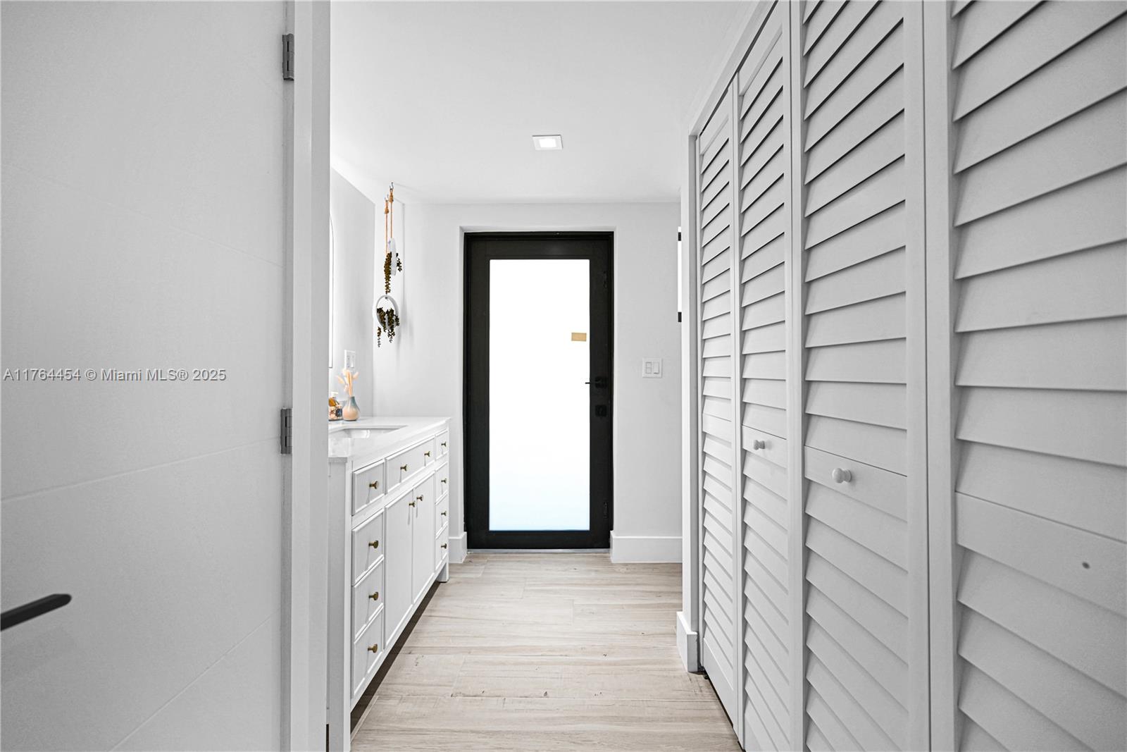 LAS OLAS BY THE SEA EXT - Residential