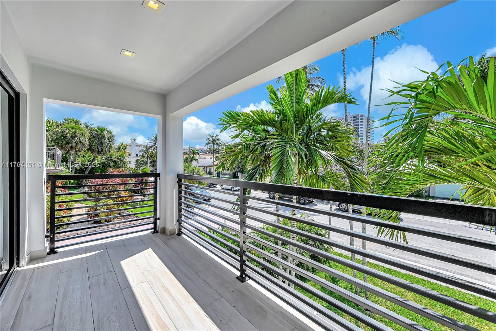 LAS OLAS BY THE SEA EXT - Residential