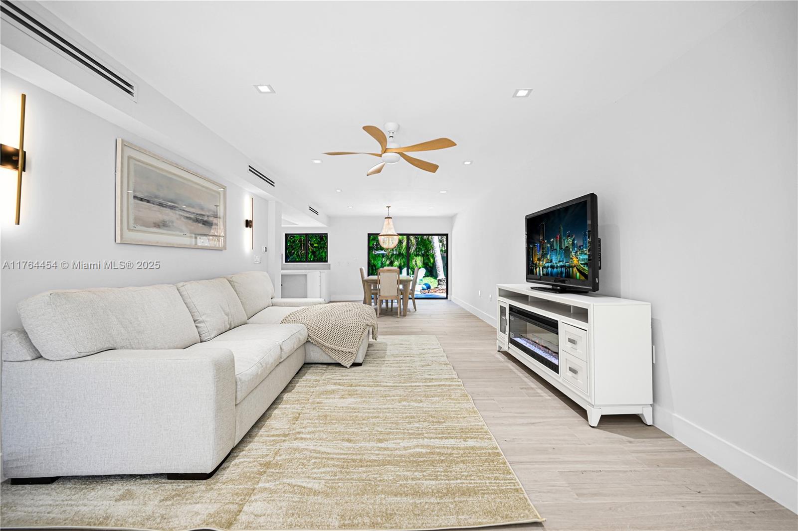 LAS OLAS BY THE SEA EXT - Residential