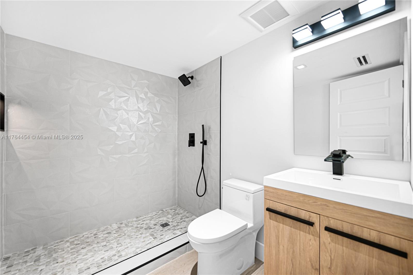 LAS OLAS BY THE SEA EXT - Residential