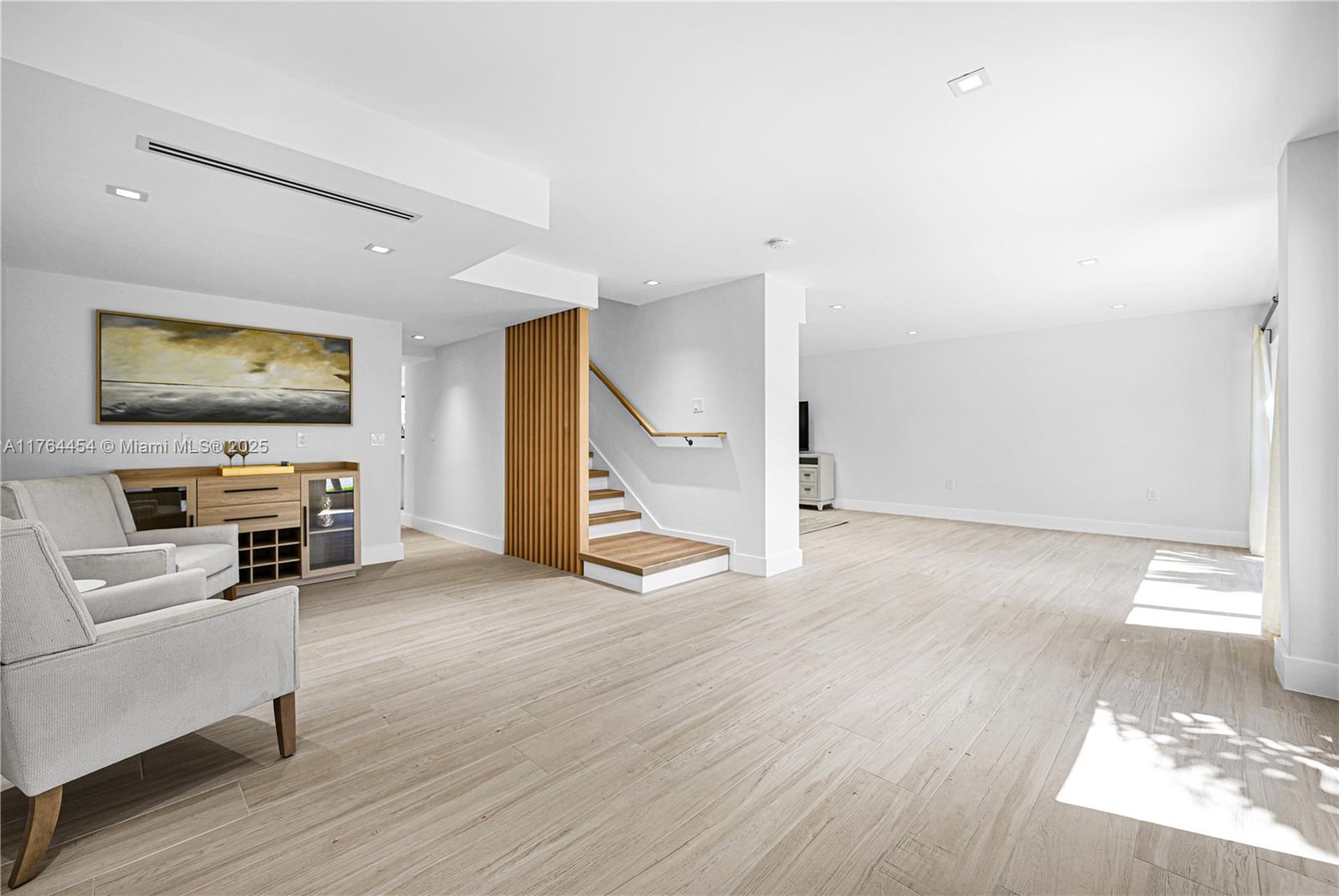 LAS OLAS BY THE SEA EXT - Residential