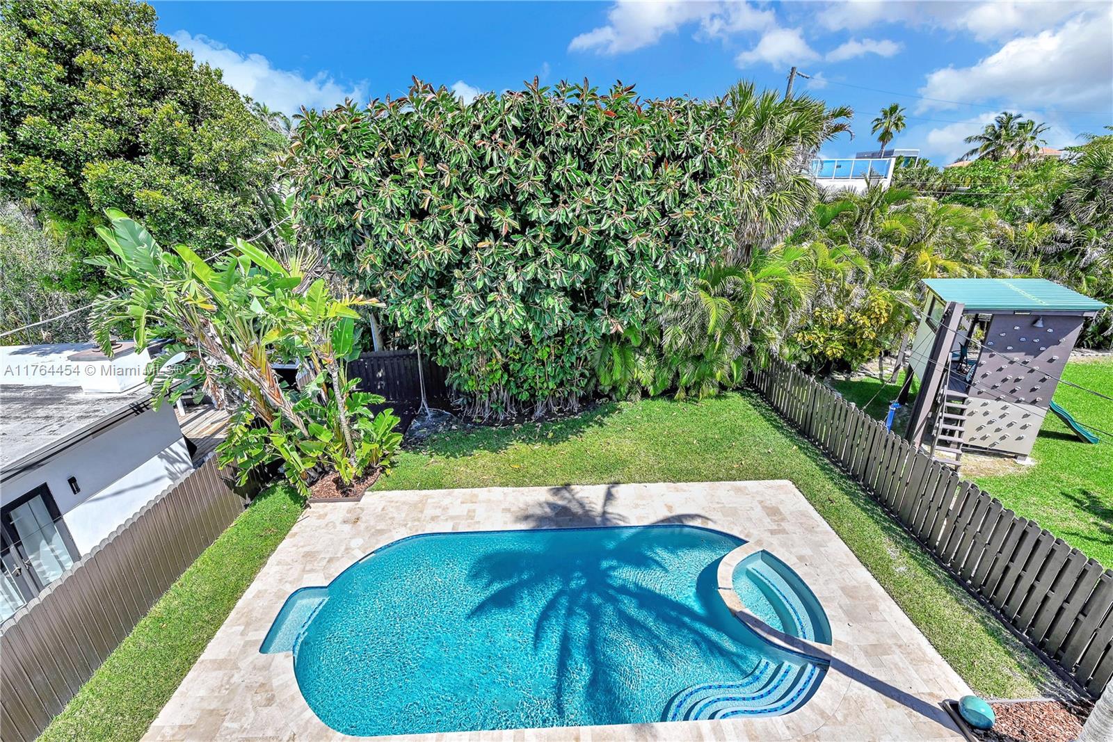 LAS OLAS BY THE SEA EXT - Residential