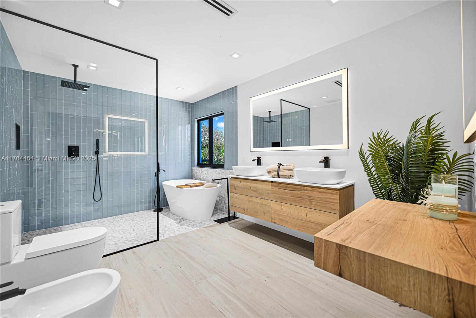LAS OLAS BY THE SEA EXT - Residential