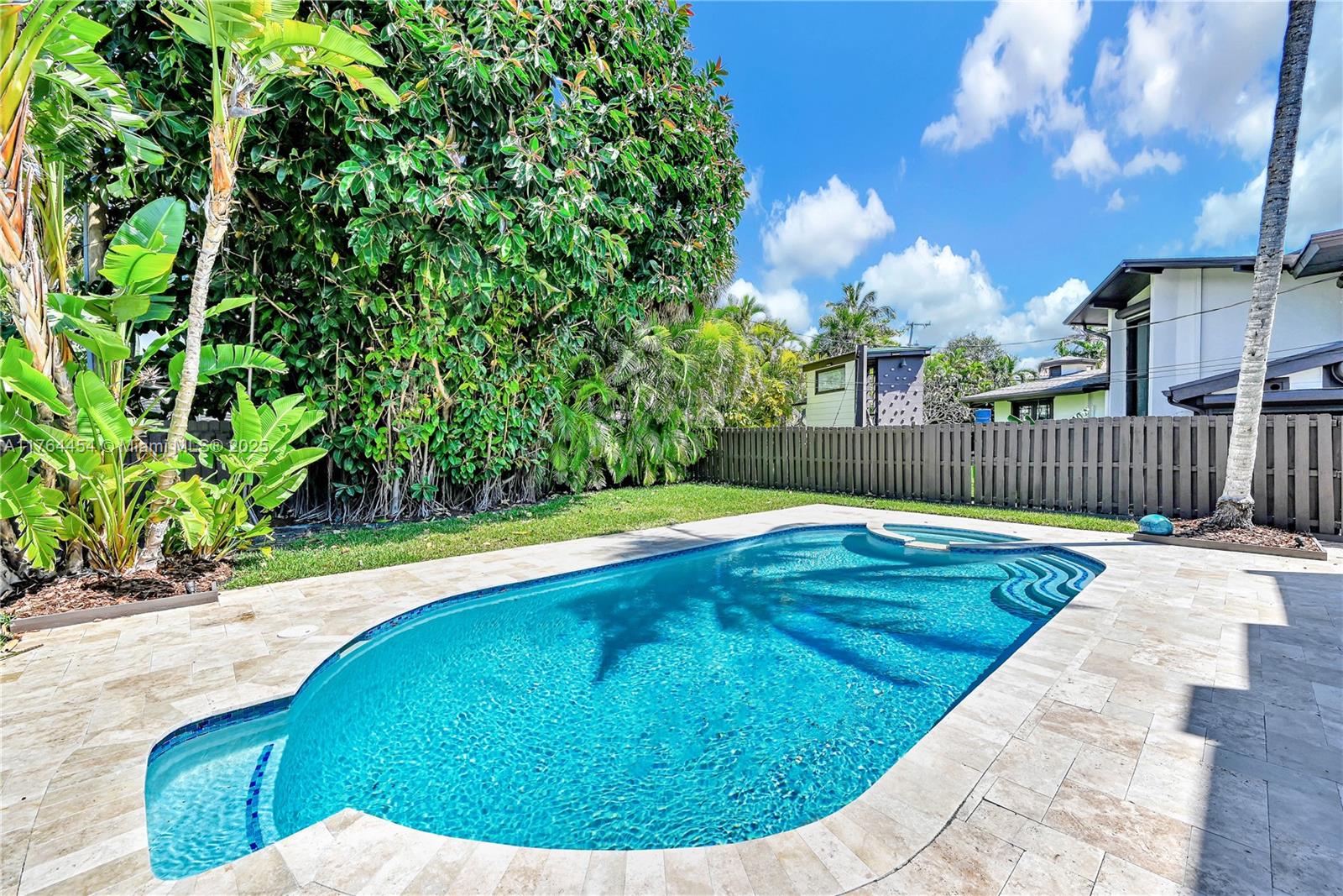 LAS OLAS BY THE SEA EXT - Residential