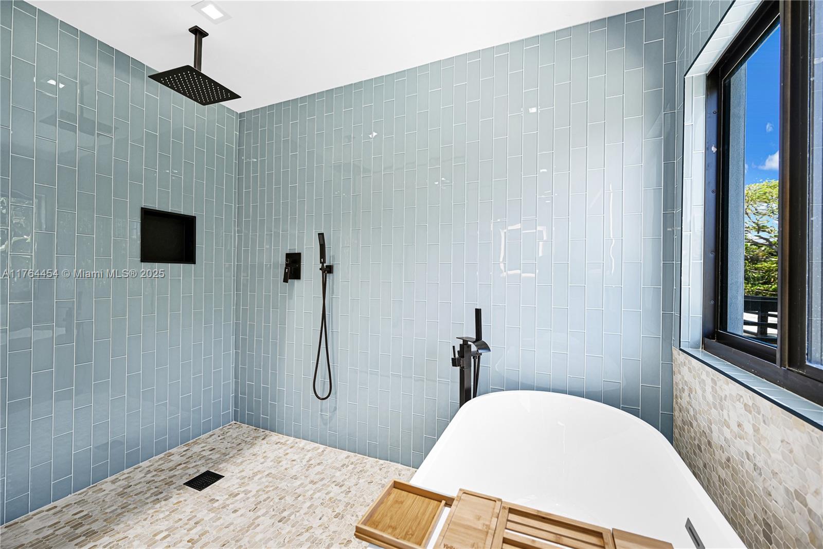 LAS OLAS BY THE SEA EXT - Residential
