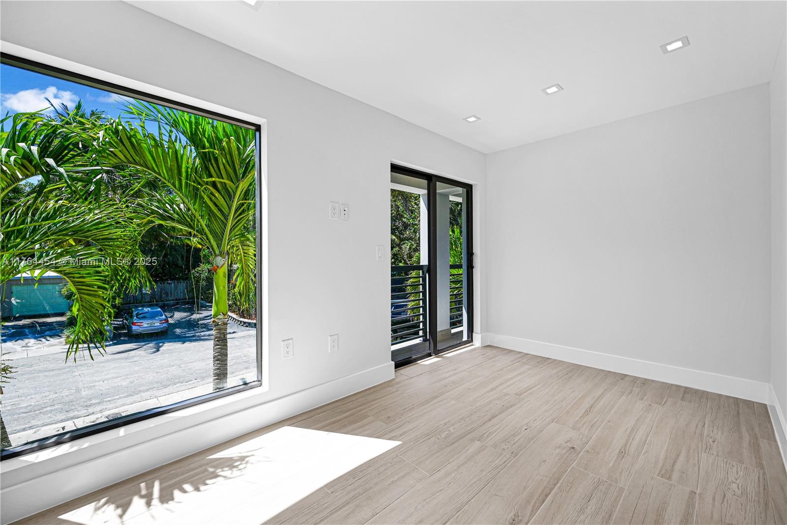 LAS OLAS BY THE SEA EXT - Residential
