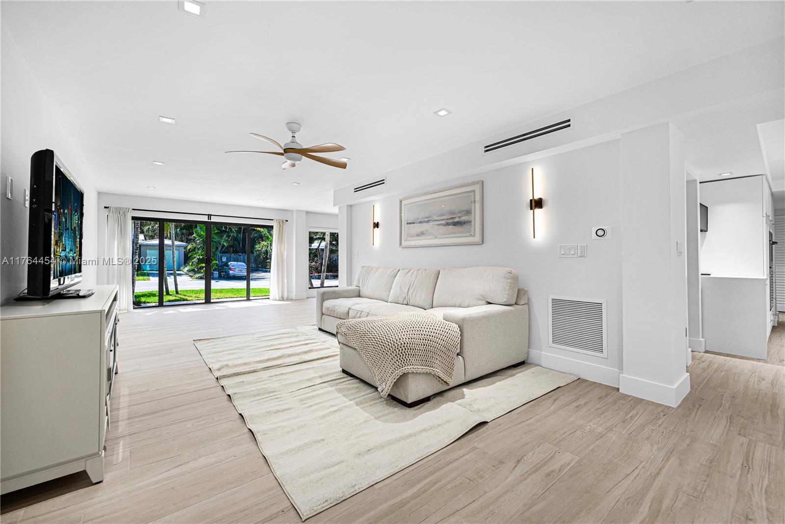 LAS OLAS BY THE SEA EXT - Residential