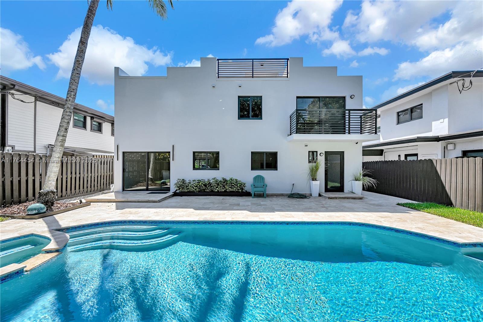 LAS OLAS BY THE SEA EXT - Residential