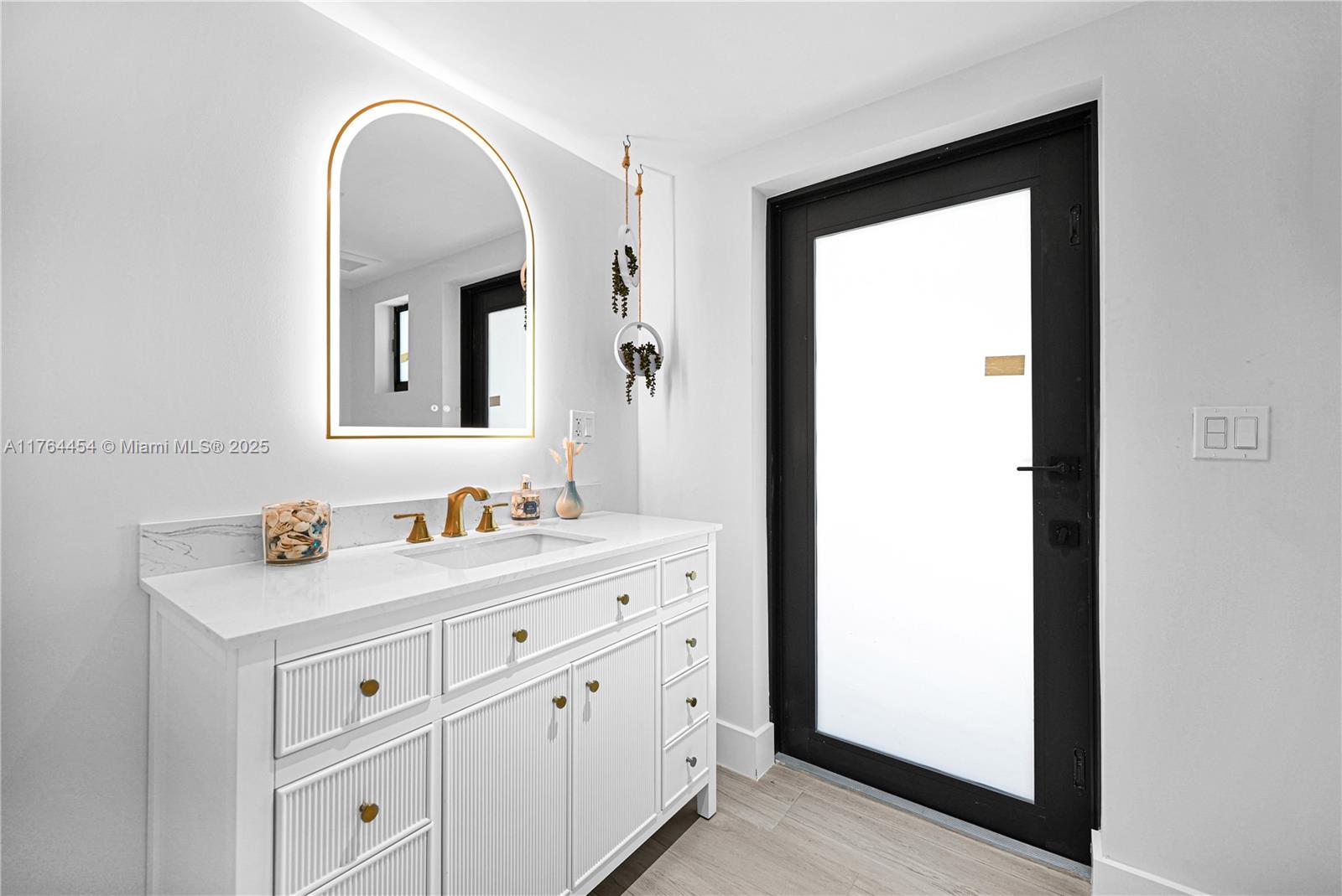 LAS OLAS BY THE SEA EXT - Residential