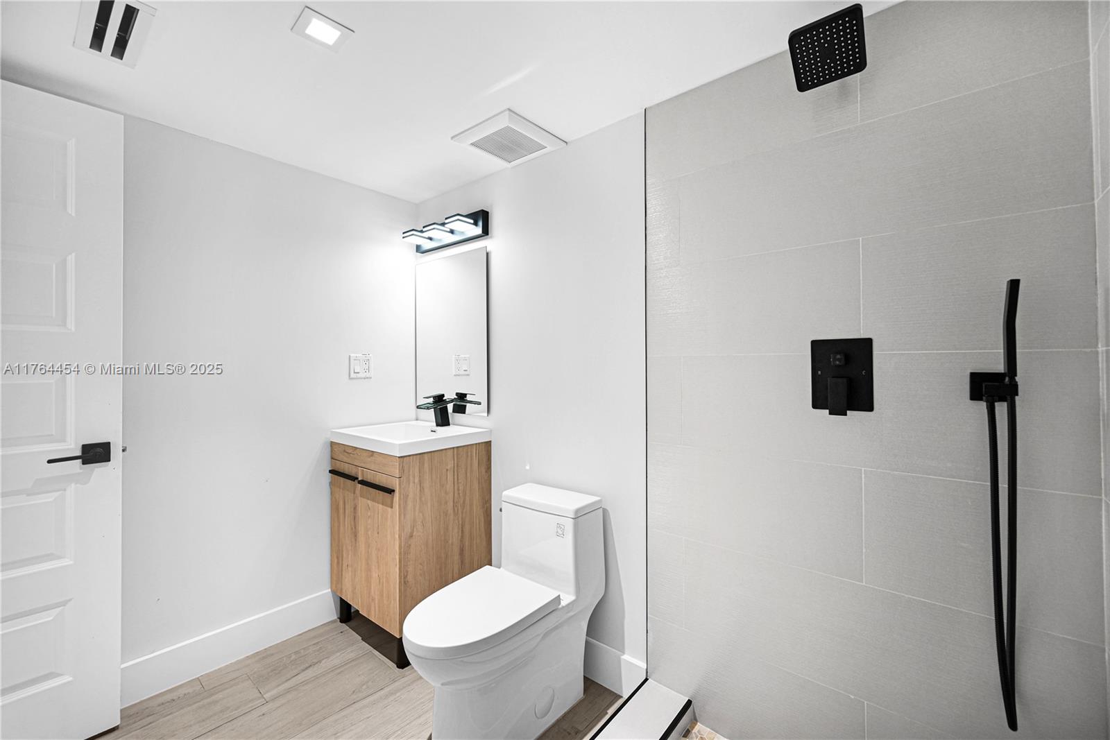 LAS OLAS BY THE SEA EXT - Residential