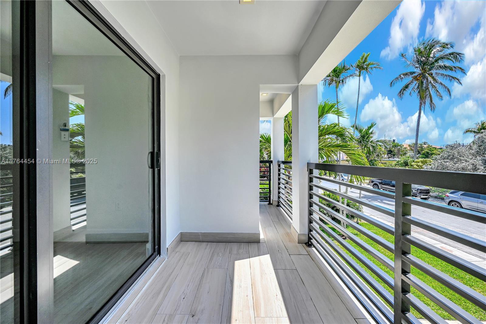 LAS OLAS BY THE SEA EXT - Residential